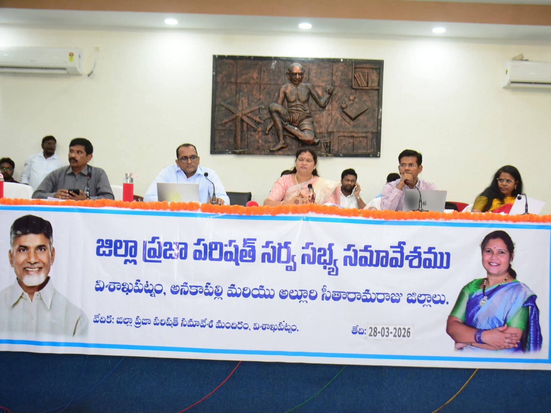 ‘సమస్యల పరిష్కారానికి కలెక్టర్ల హామీ’