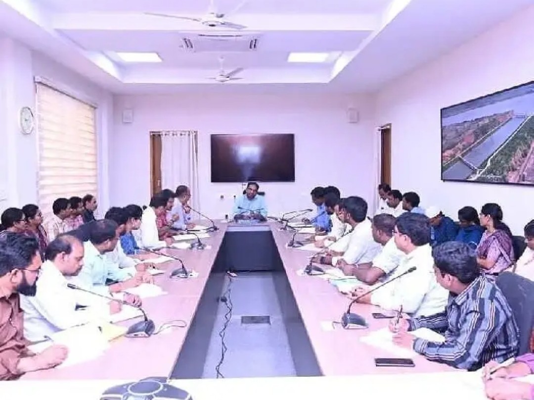 సంక్షేమ హాస్టల్ వార్డెన్లతో కలెక్టర్ సమావేశం