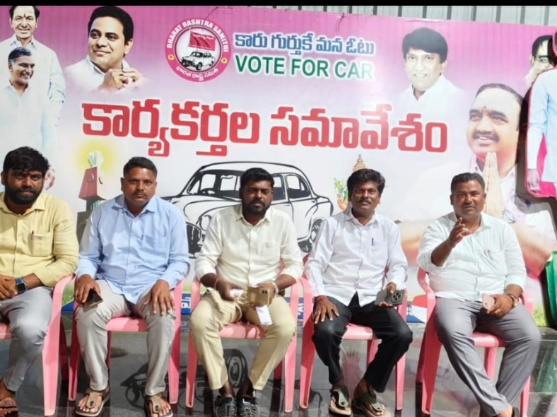 సీసీ రోడ్ల మంజూరులో జాప్యం చేస్తున్న ప్రభుత్వం.