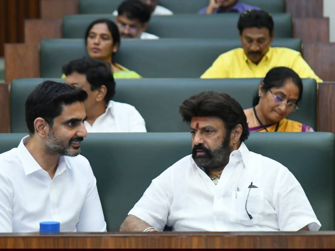 అసెంబ్లీలో బాలయ్యతో లోకేశ్ మాటామంతీ