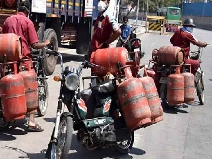 సిలిండర్లతో పరారైన గ్యాస్ బాయ్..!