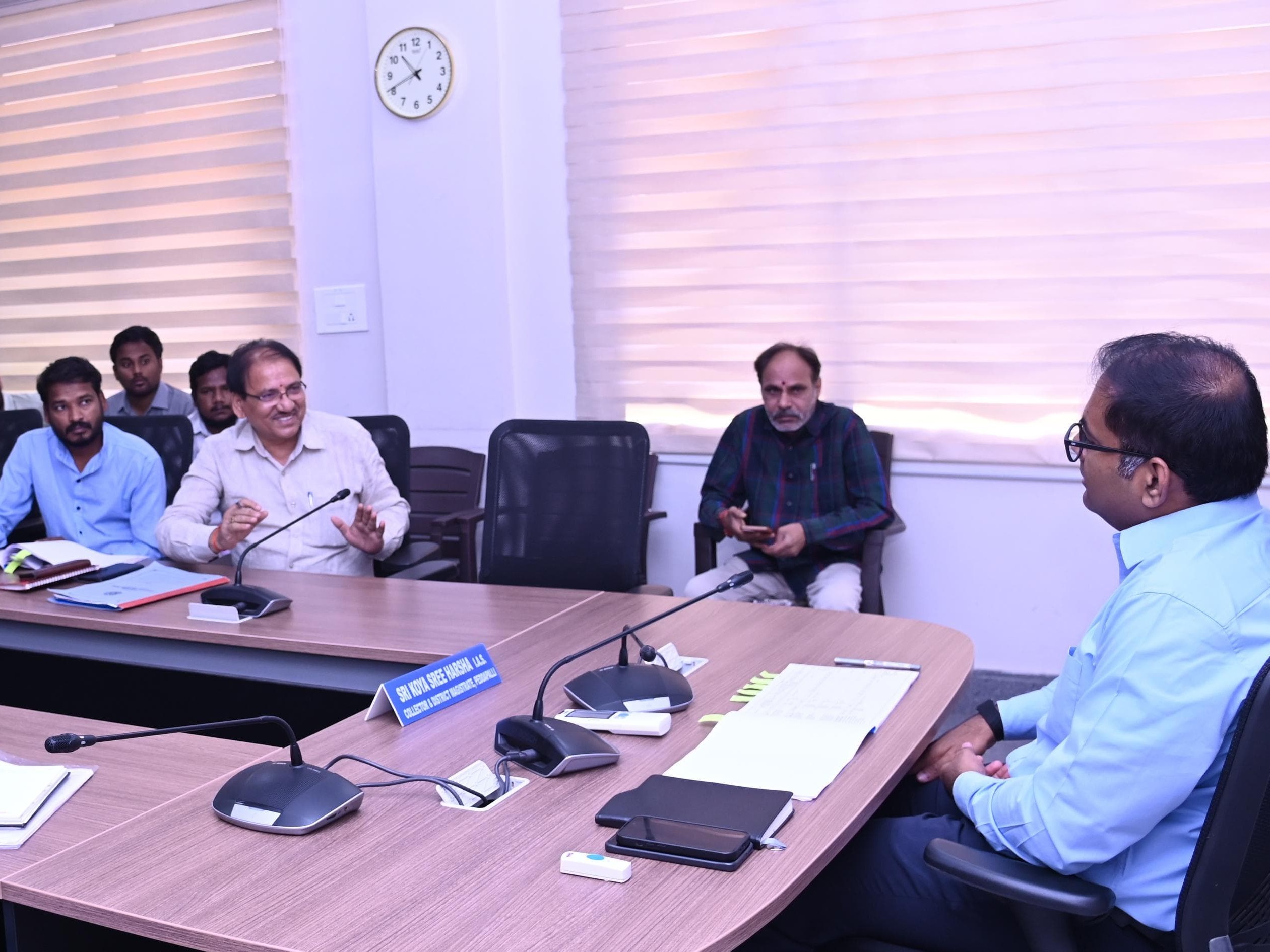 అభివృద్ధి పనులు సకాలంలో పూర్తి చేయాలి: కలెక్టర్