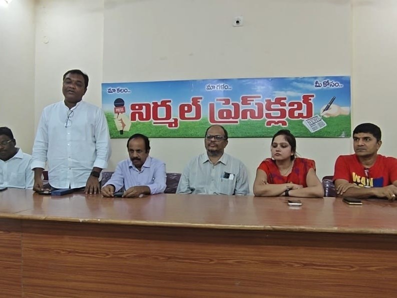 నల్ల బ్యాడ్జీలు ధరించి నిరసన తెలిపిన వైద్యులు