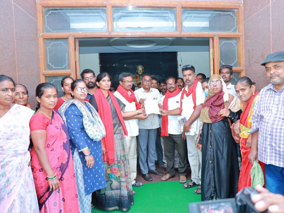 ప్రొసీడింగ్ ఆర్డర్స్ ఇవ్వాలని ఆర్డీవోకు వినతి