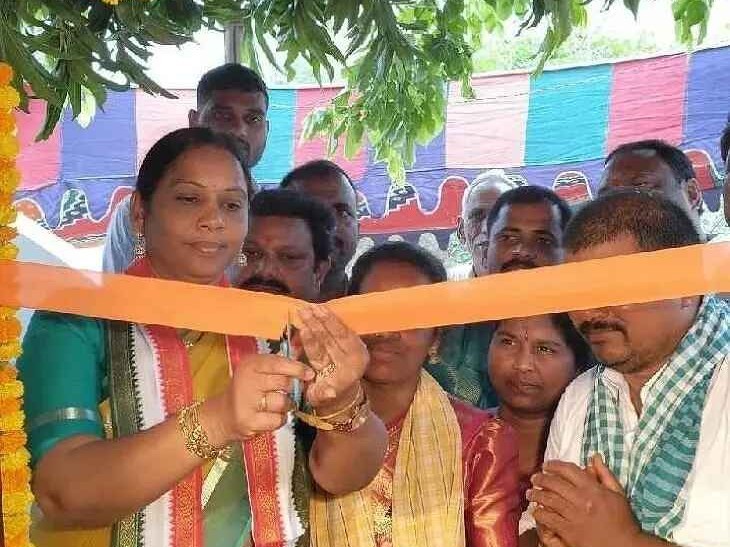 మండలంలో ఘనంగా ఇందిరమ్మ ఇళ్ల గృహ ప్రవేశాలు