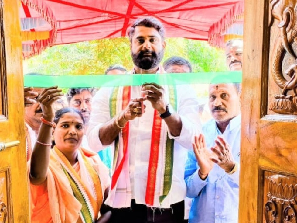 ఇందిరమ్మ ఇళ్లతో ఇంటింటా సౌభాగ్యం: డీసీసీ అధ్యక్షులు