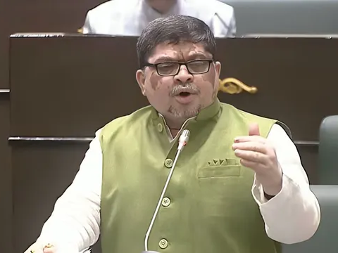 విద్యతోనే కుటుంబాల అభ్యున్నతి: మంత్రి