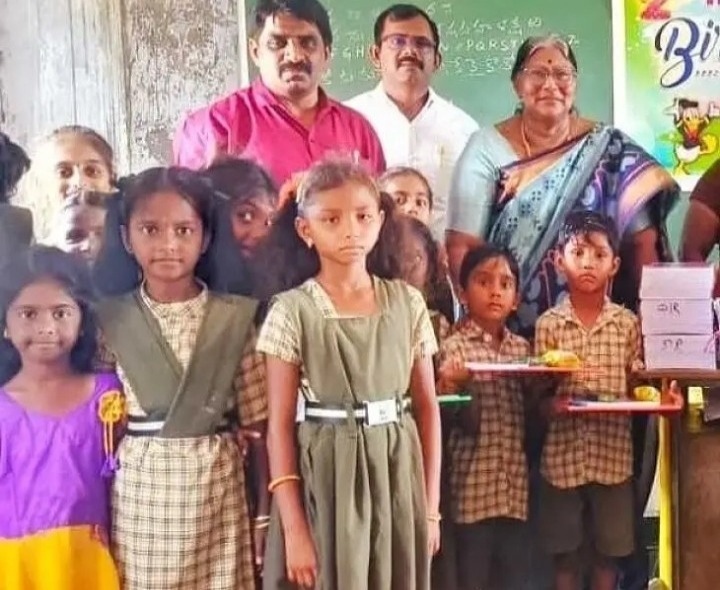 ప్రభుత్వ పాఠశాలకు విద్యా సామాగ్రి పంపిణీ