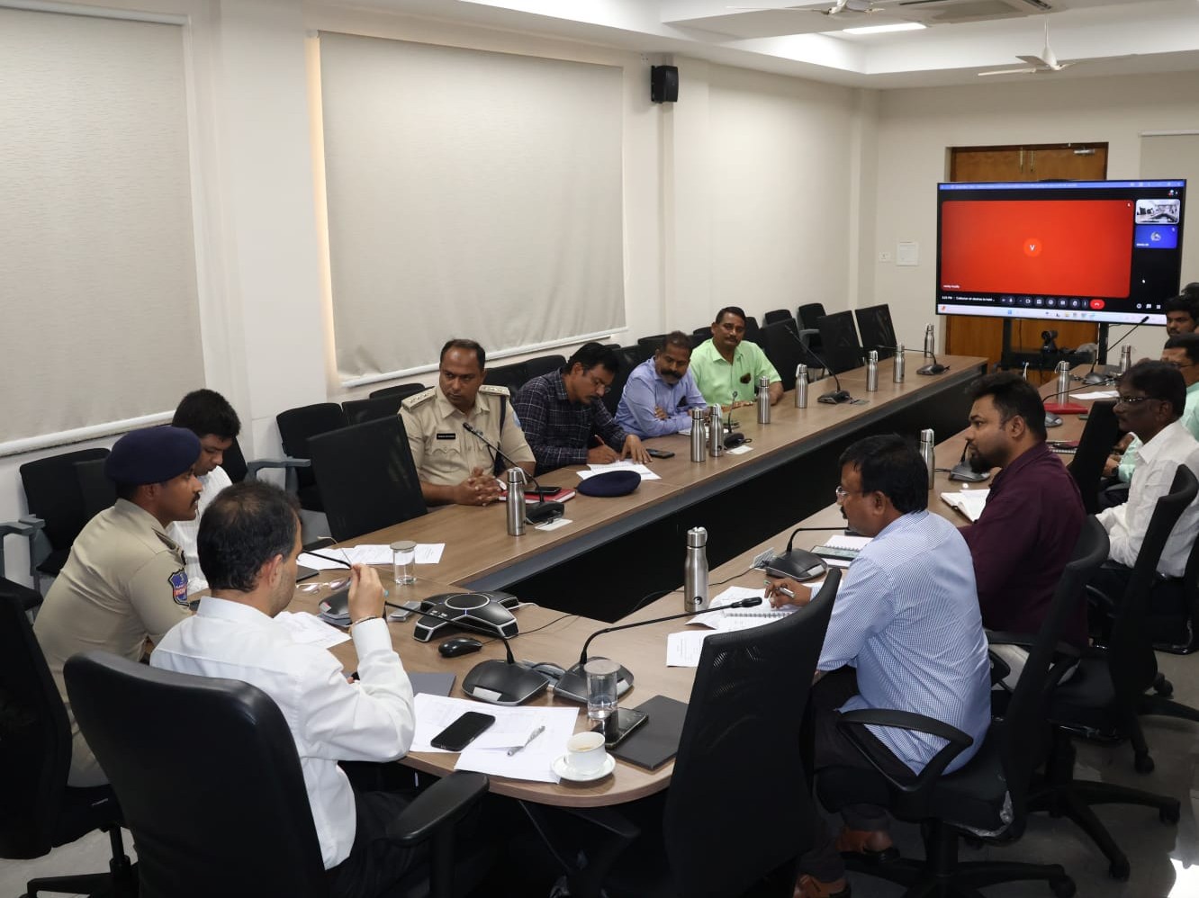 జిల్లాలో గ్యాస్, పెట్రోల్, డిగ్రీ కొరత లేదు: కలెక్టర్