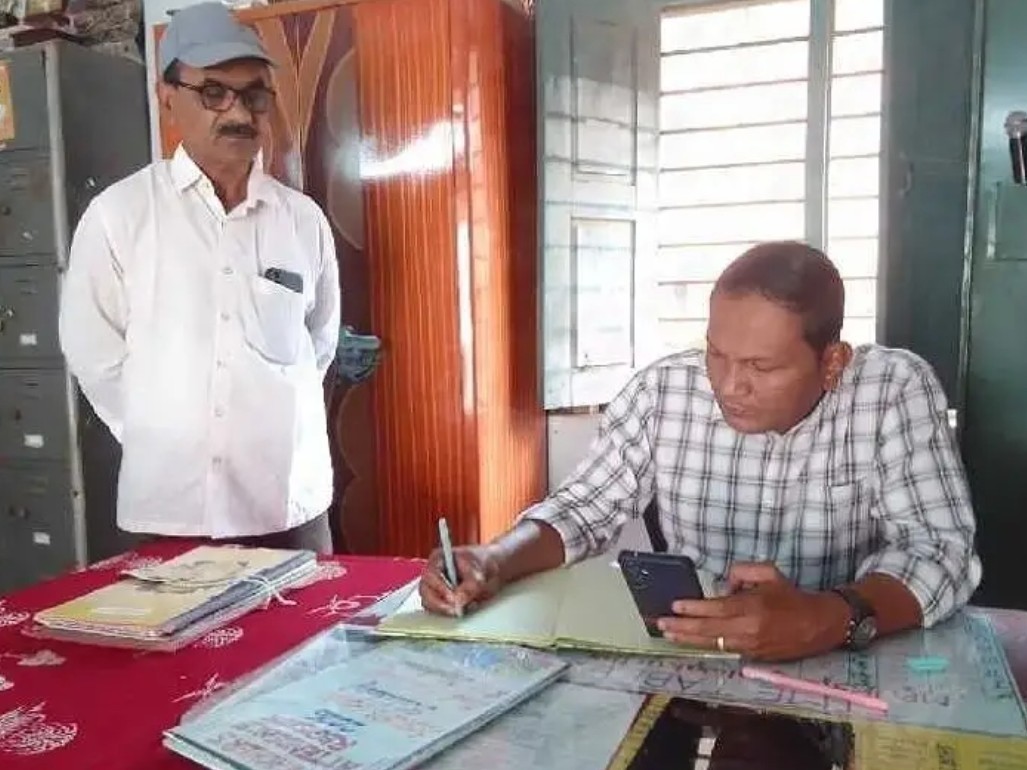 పరీక్షా కేంద్రాల్లో DEO ఆకస్మిక తనిఖీ