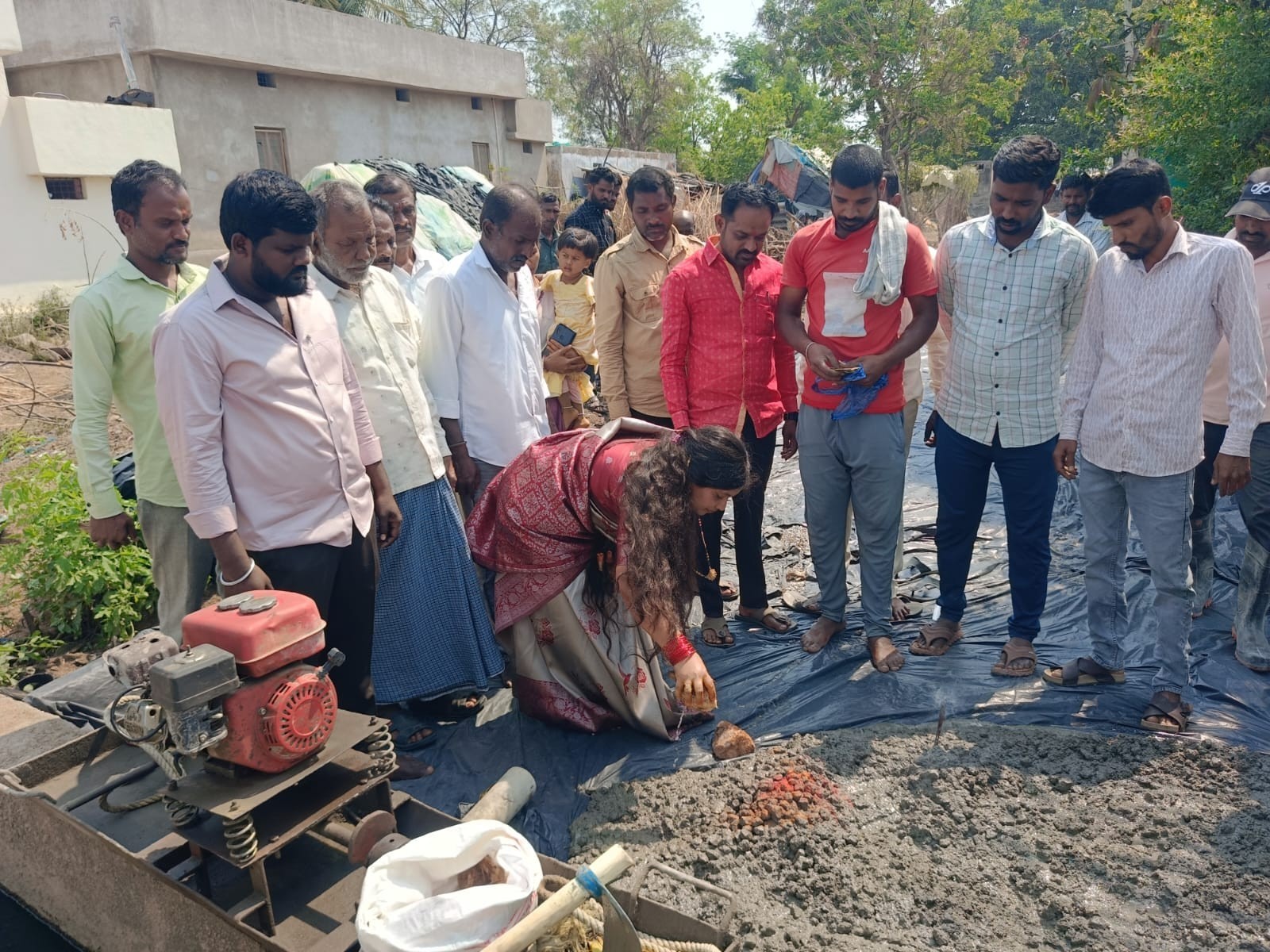 సీసీ రోడ్డు పనుల ప్రారంభం