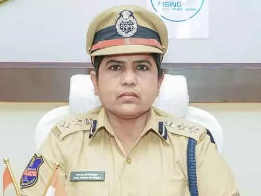 ‘పోలీస్ అక్క’కు జాతీయ గుర్తింపు.. ఎస్పీ అభినందనలు