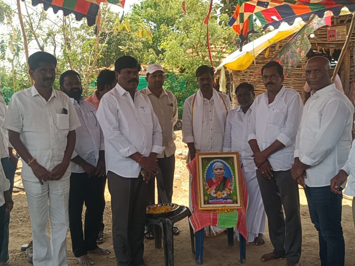 మృతుల కుటుంబాలను పరామర్శించిన మాజీ MLA