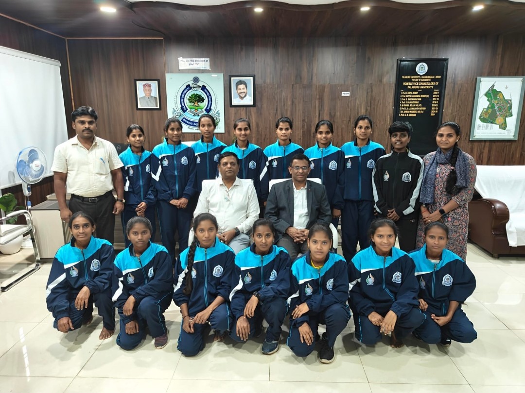 కర్ణాటక బయలుదేరిన PU ఖోఖో జట్టు