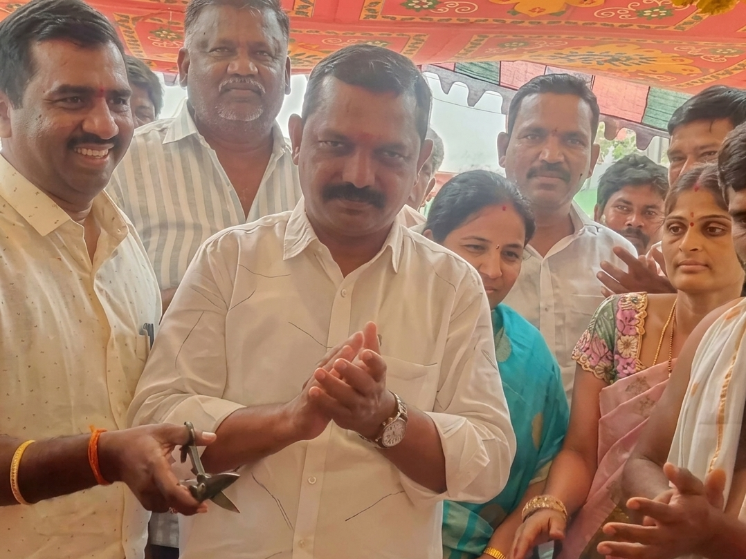 ఇందిరమ్మ ఇళ్లు ప్రారంభం