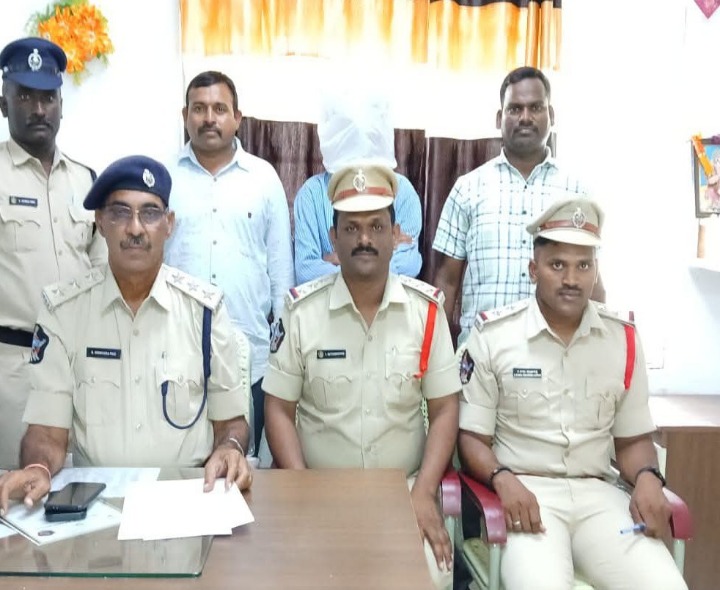 వ్యసనాల కోసం వాహన దొంగతనాలు.. ఇద్దరు అరెస్ట్