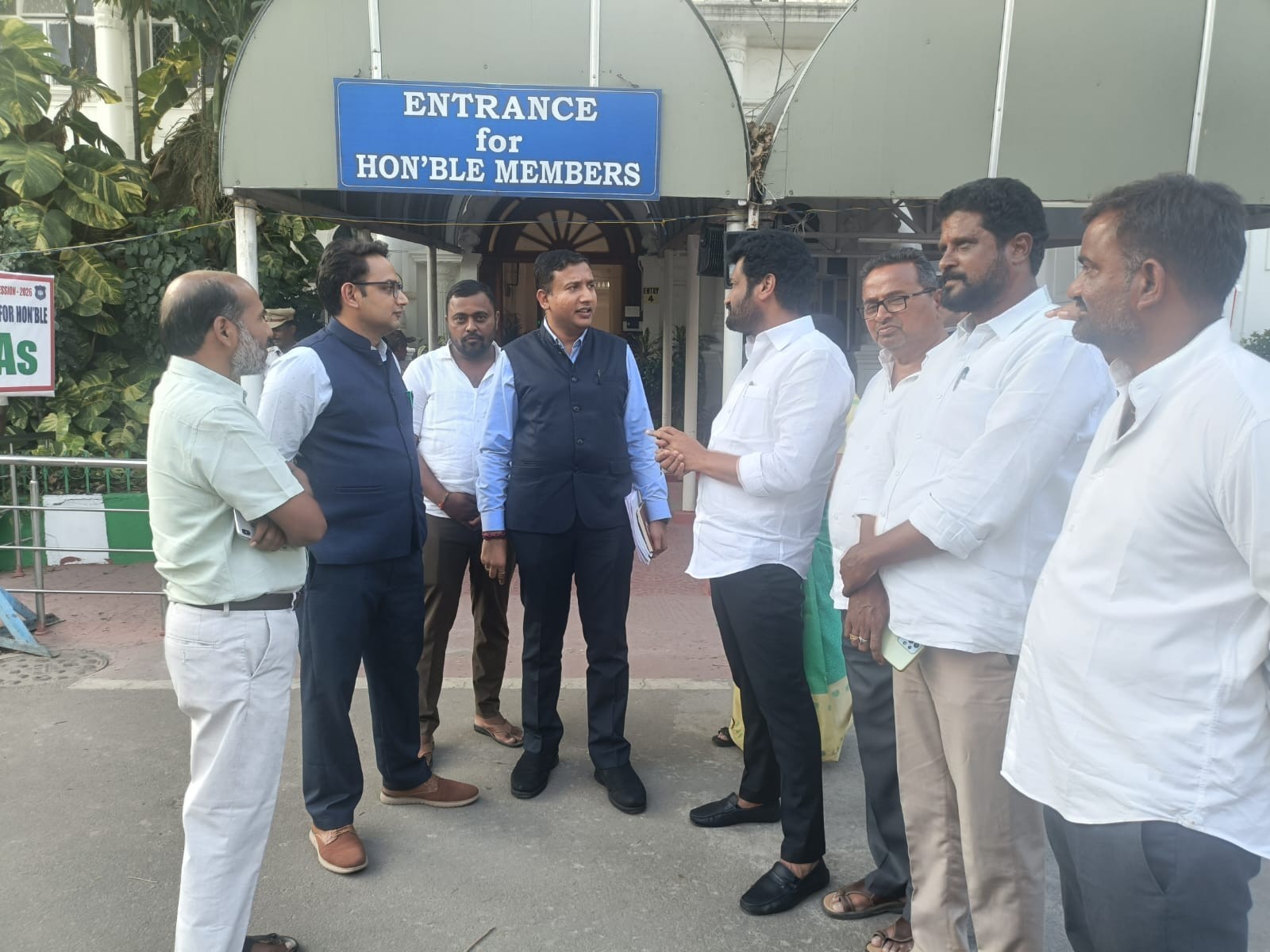 ‘రోడ్డు మార్గం పనులను వెంటనే పూర్తి చేయాలి’