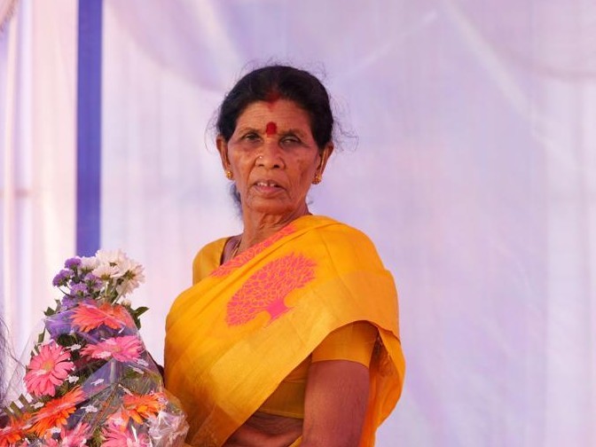 సర్పంచ్‌కు అరుదైన గౌరవం