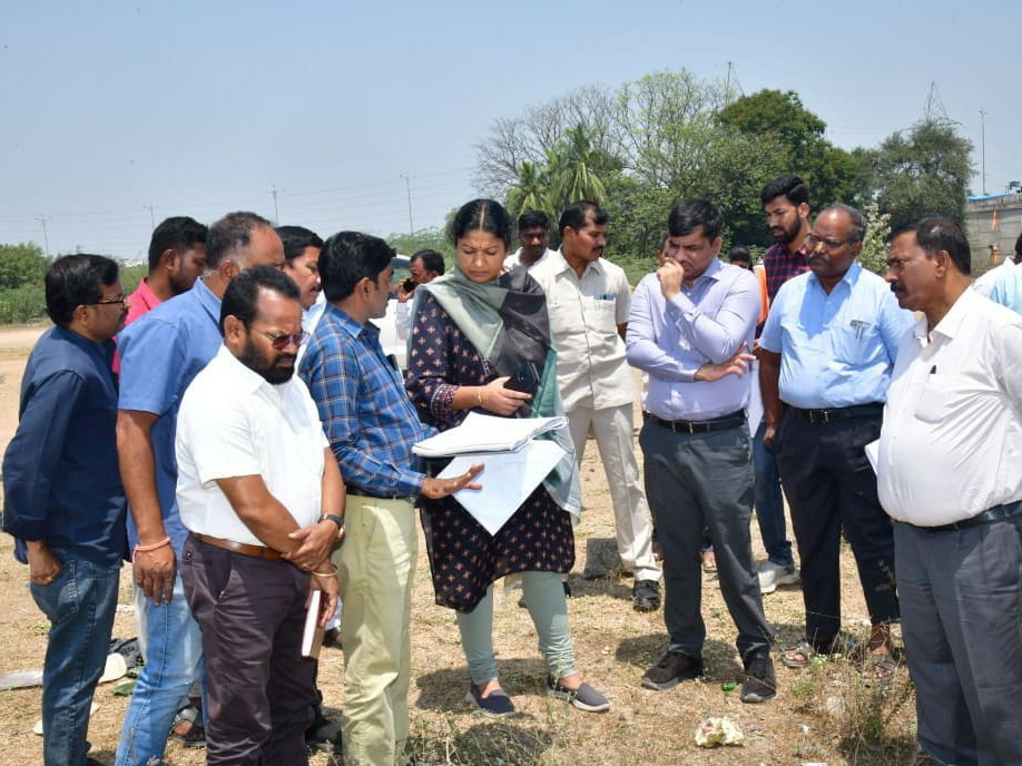 మానేరు రివర్ ఫ్రంట్ పనులు పరిశీలించిన జిల్లా కలెక్టర్