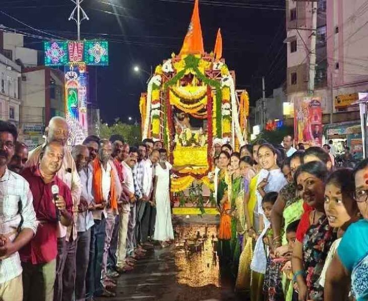 వైభవంగా కోదండ రాముడి రథోత్సవం