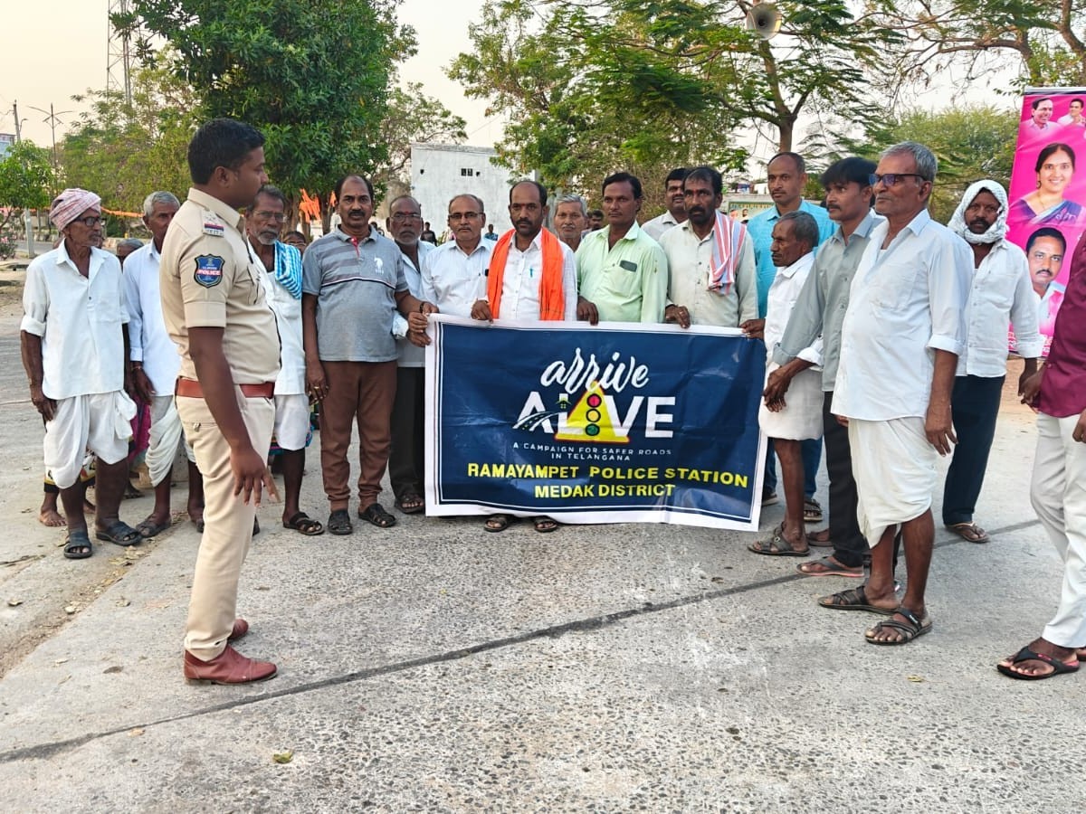 రోడ్డు ప్రమాదాల నివారణపై పోలీసుల అవగాహన