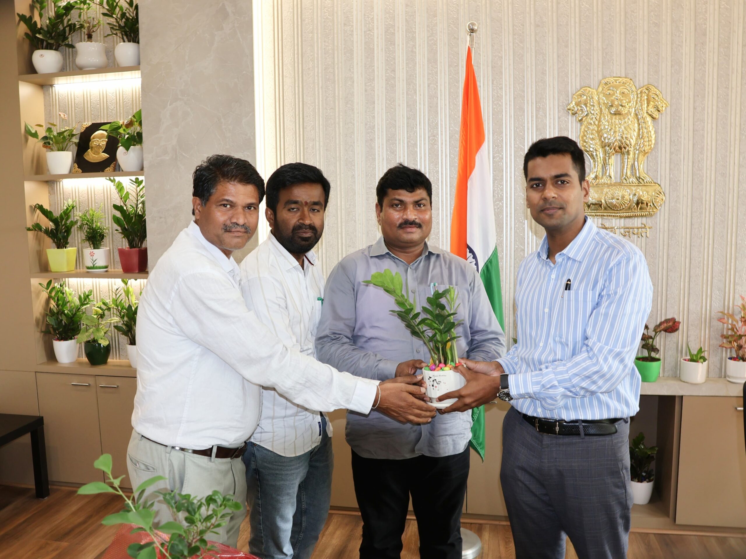 ‘ప్రజలకు అందుబాటులో ఉంటూ సేవలు అందించాలి’