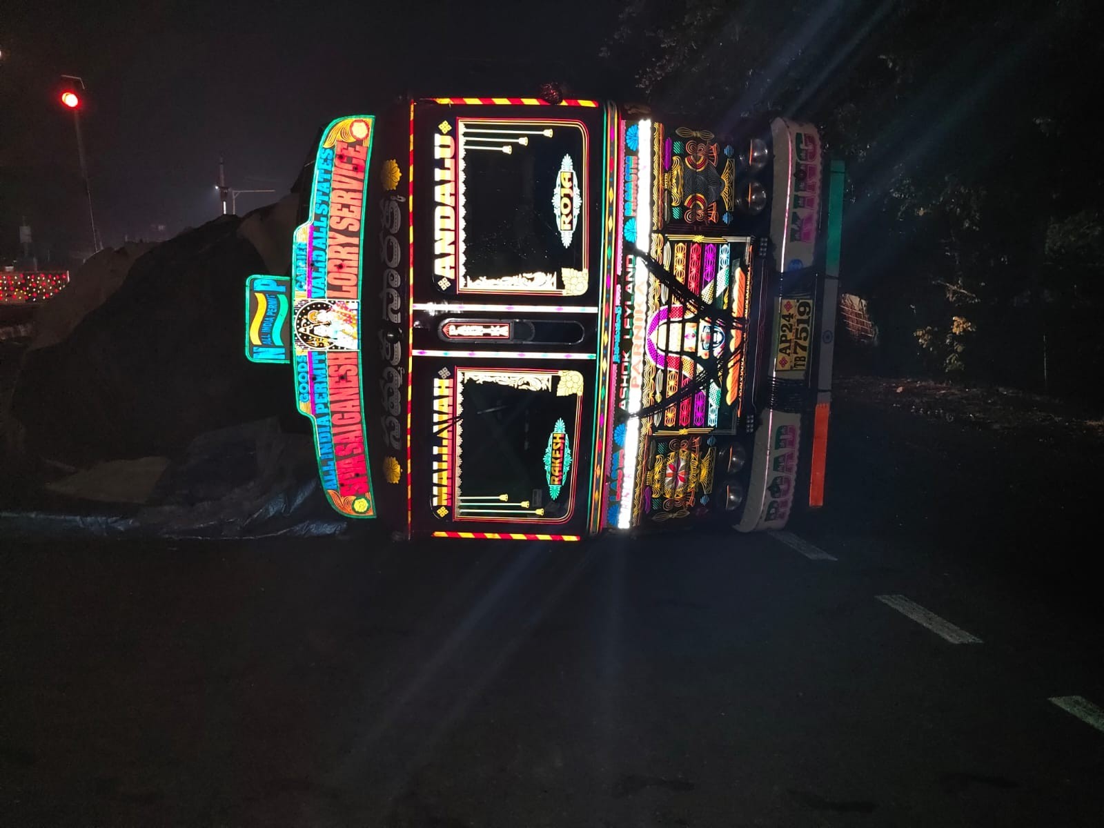 కంచికచర్లలో అదుపుతప్పి లారీ బోల్తా