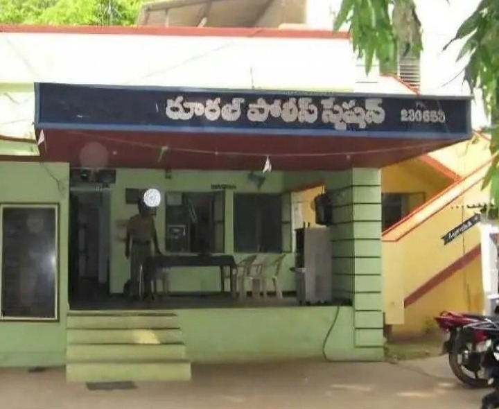 ప్రేమకు తండ్రి నో.. యువతి క్షణికావేశం