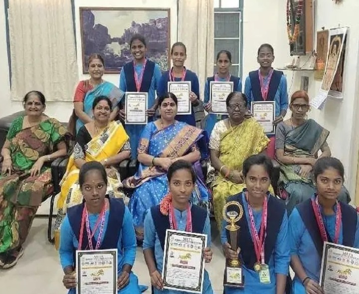 వాలీబాల్లో పద్మావతి కళాశాల విద్యార్థినుల విజయం