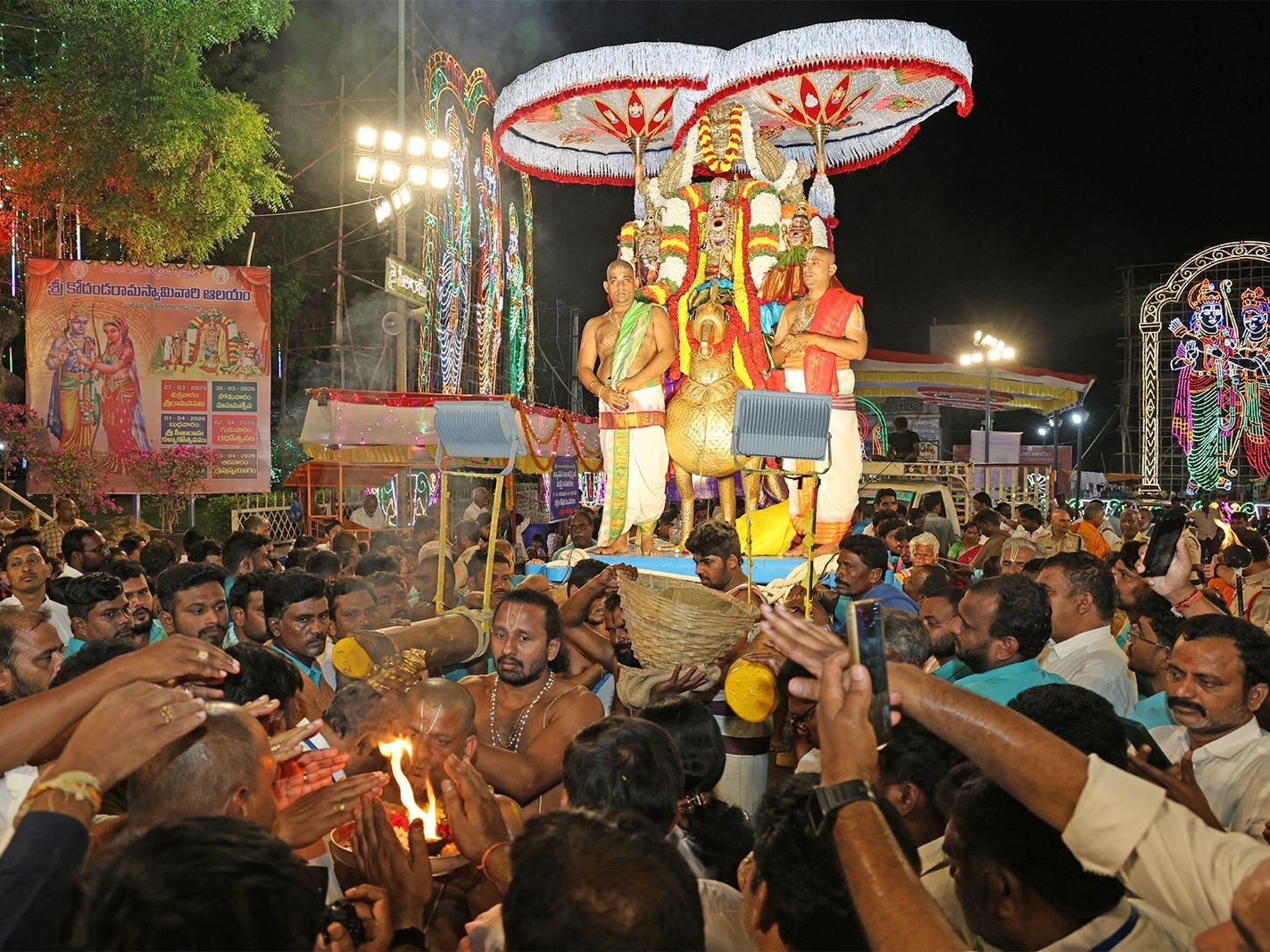 ఒంటిమిట్టలో అంగరంగ వైభవంగా ఊరేగింపు
