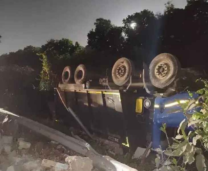 గాజువాక జాతీయ రహదారిపై రోడ్డు ప్రమాదం