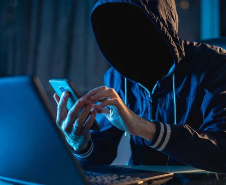 వాట్సాప్ హ్యాక్ చేసి రూ.52 వేలు డబ్బులు దోపిడీ