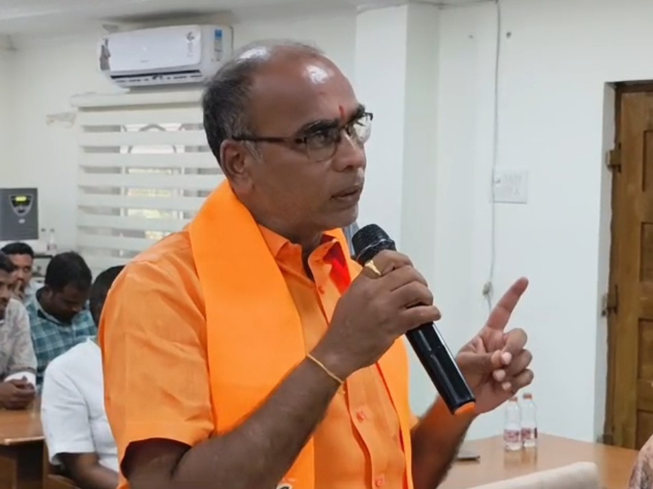 చికెన్ వ్యర్ధాలపై 21 డివిజన్ కార్పొరేటర్ ఆగ్రహం