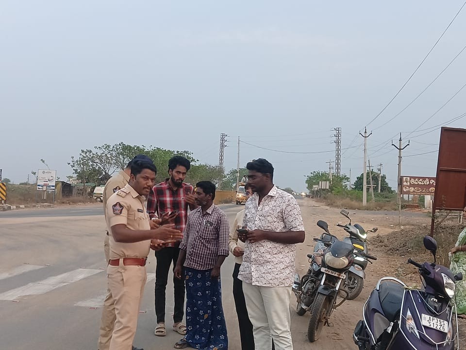 ట్రాఫిక్ ఉల్లంఘనలపై 266 కేసులు నమోదు