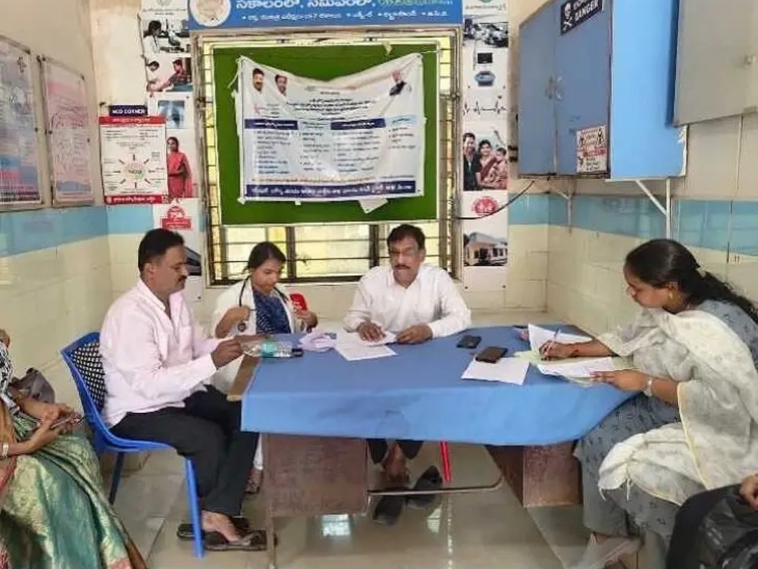 ఇచ్చోడ పీహెచ్సీని తనిఖీ చేసిన డీఎంహెచ్‌వో