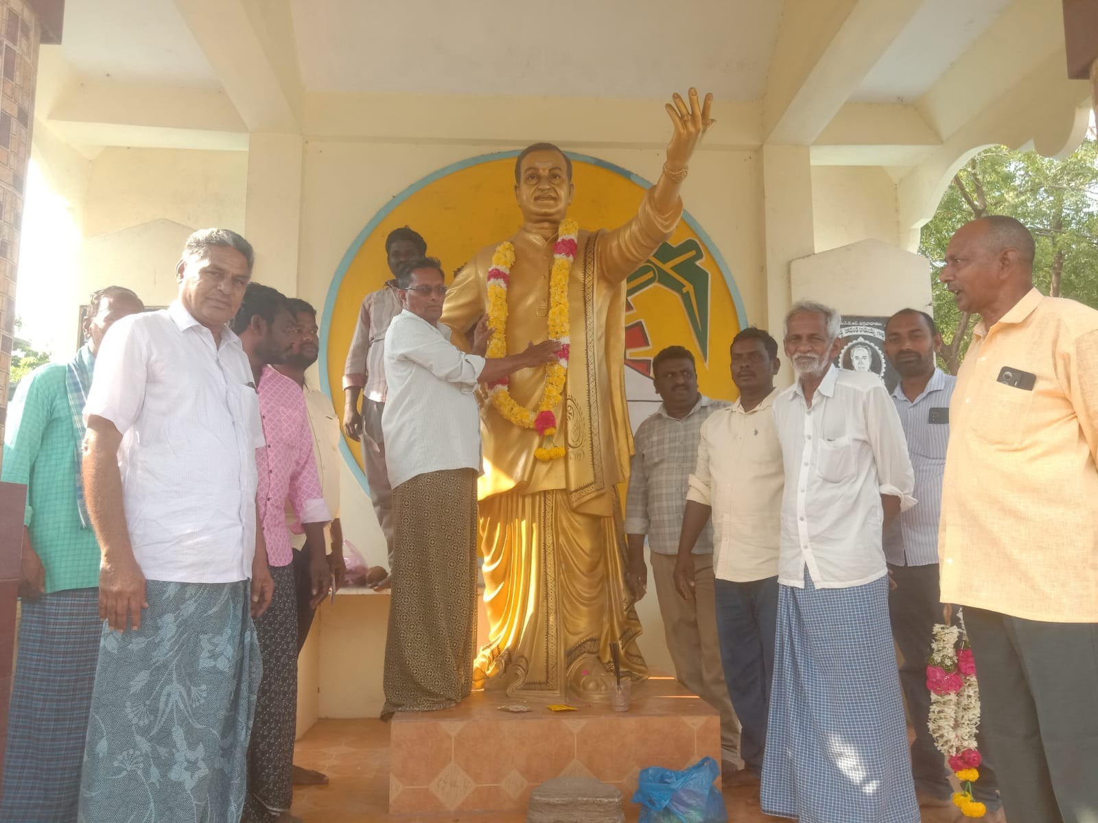 వీరులపాడులో 44వ టీడీపీ ఆవిర్భా దినోత్సవ వేడుకలు