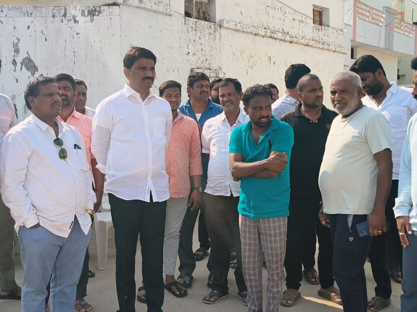 కార్పొరేటర్‌ను పరామర్శించిన డిప్యూటీ ముయర్