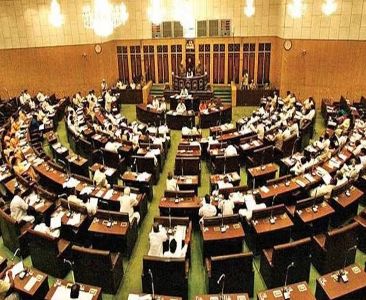 BREAKING: అసెంబ్లీలో తీవ్ర గందరగోళం