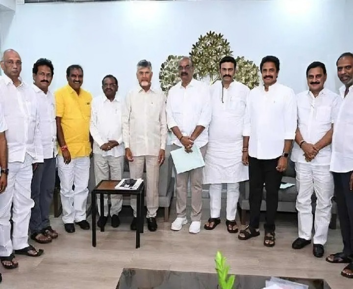 జిల్లా అభివృద్ధిపై సీఎం సమీక్ష