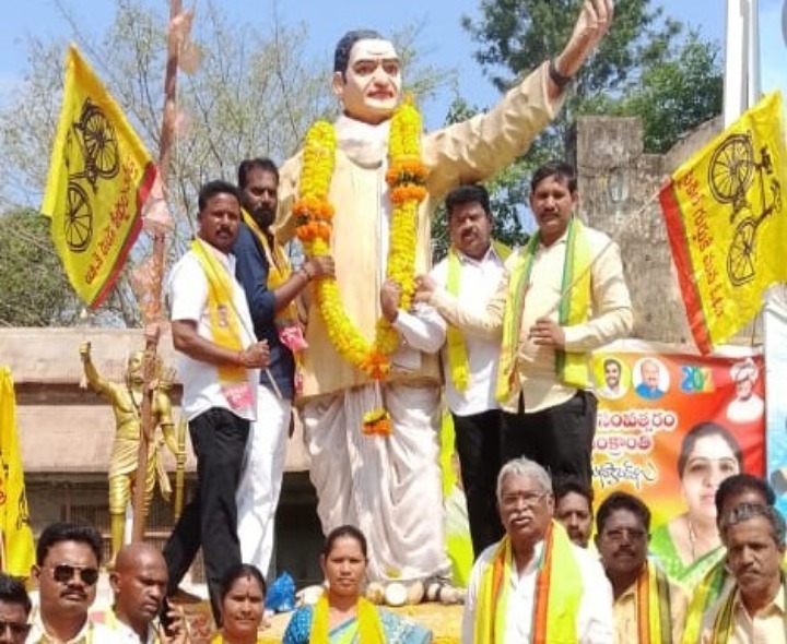 ఘనంగా  టీడీపీ 44వ ఆవిర్భావ దినోత్సవ వేడుకలు