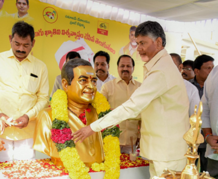 NTRకు చంద్రబాబు నివాళులు