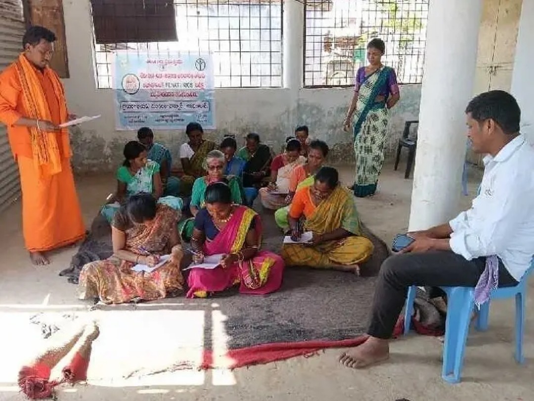 జామడలో మహిళా అభ్యాసులకు అక్షరాస్యత పరీక్షలు