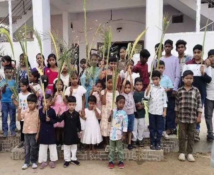 గర్భాంలో ఘనంగా మట్టల ఆదివారం
