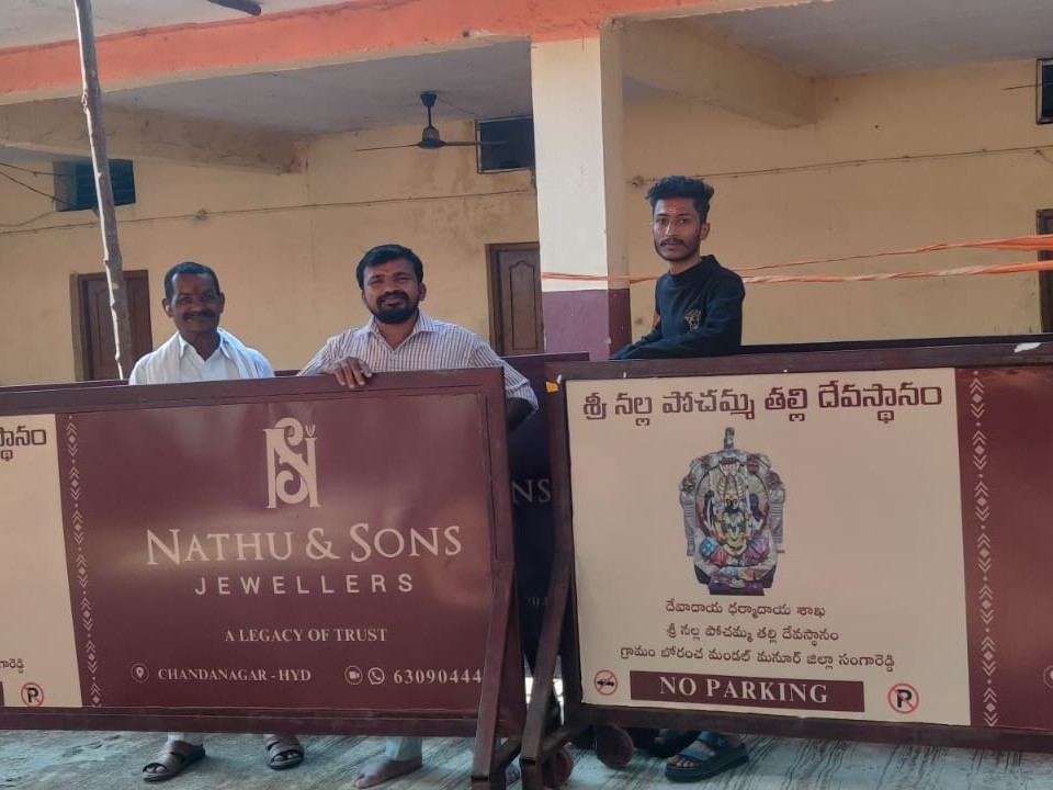 నల్ల పోచమ్మ దేవస్థానానికి చేరుకున్న 12 బారికేడ్లు