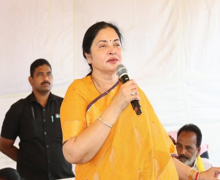 రైతుల సమస్యలు మంత్రి నాదెండ్లకు విన్నవించండి: MLA