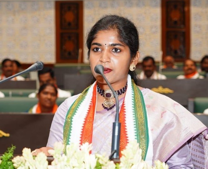 పాడి కౌశిక్ రెడ్డిపై యశస్వినీ రెడ్డి ఫైర్