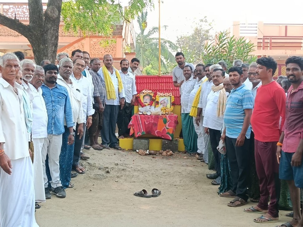 వెలదికొత్తపాలెంలో ఘనంగా టీడీపీ పార్టీ ఆవిర్భావ వేడుకలు