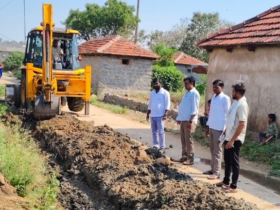 కొత్త సైడ్ డ్రేయిన్స్ నిర్మాణం పనులు ప్రారంభం