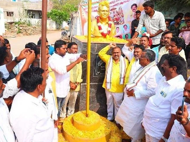 చండ్రపల్లిలో ఘనంగా టీడీపీ ఆవిర్భావ దినోత్సవం