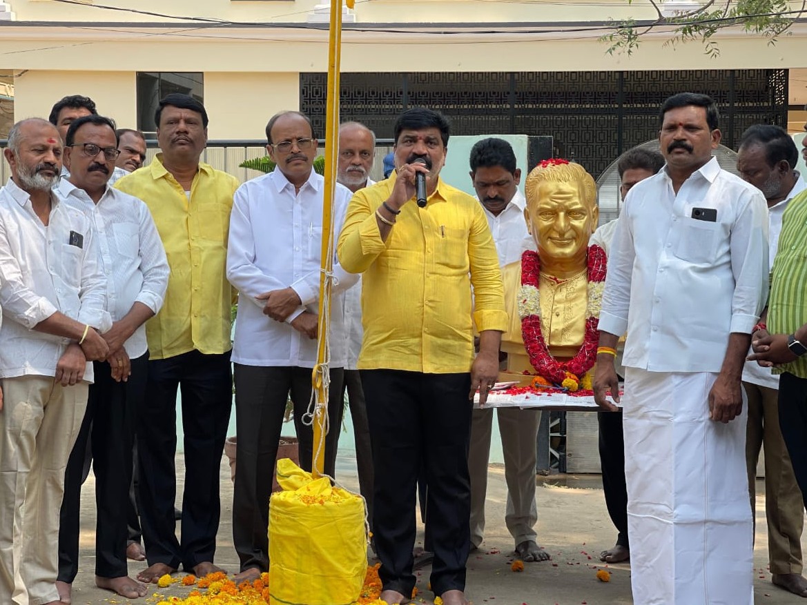 డోన్‌లో టీడీపీ ఆవిర్భావ వేడుకలు